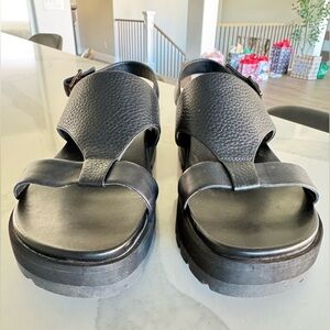 Vionic Alondra Lug Sole Platform Black Leather Women's Sandals. Size 9.